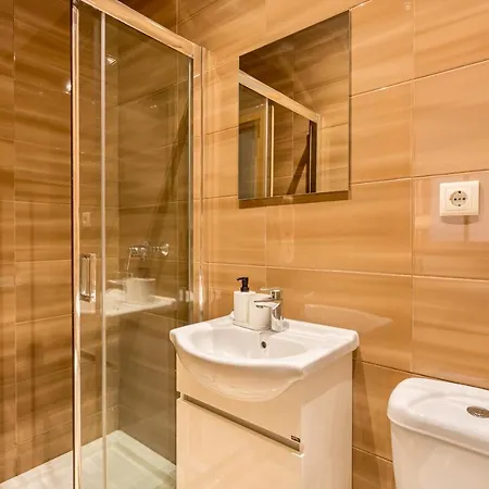 Joivy & Spacious In Apartment Porto