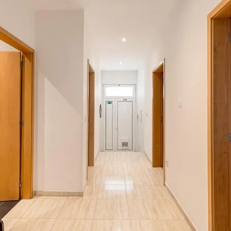 Joivy & Spacious In Apartment
