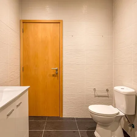 Joivy & Spacious In Apartment Porto